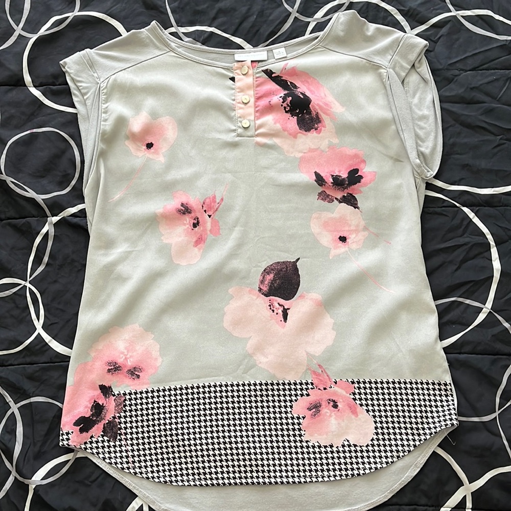 Short sleeve light blue floral top